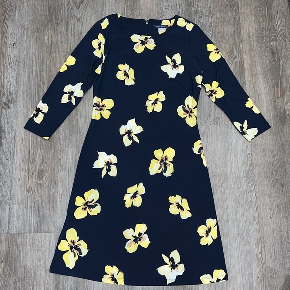 Tommy Hilfiger Dresses & Skirts - 🎹Tommy Hilfiger Navy/Yellow Flower Dress 3/4" sleeves size 2